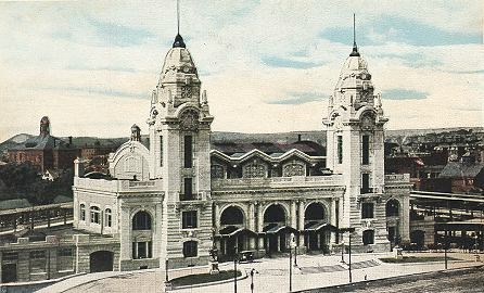 An old postcard of Worcester Union Station with towers